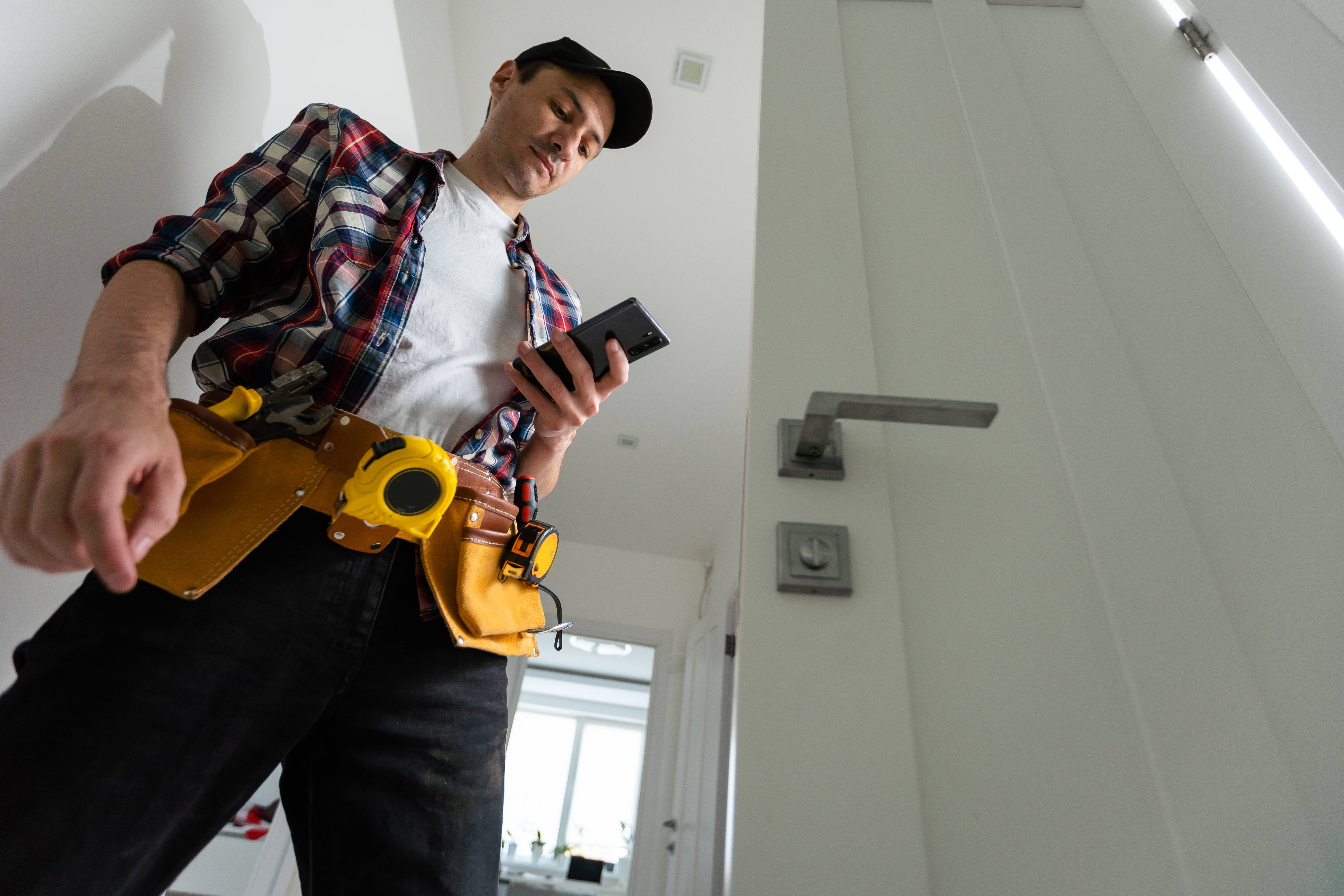 carpenter-repairing-door-lock-installing